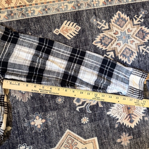 American Eagle Women’s Black & White Plaid Flannel Cropped Button Down Size M - Picture 10 of 10